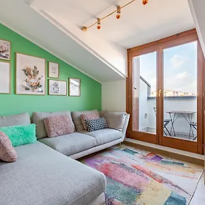 Appartamento Cozy W/parking 5 Min Walk From The Bus Stop, Milano